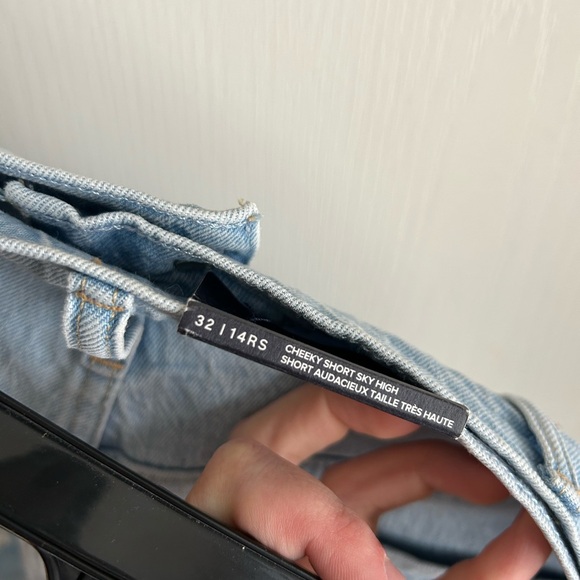 GAP Jean Shorts - Size 32 - NWT - Picture 4 of 5